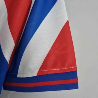 98 La Católica à l'extérieur