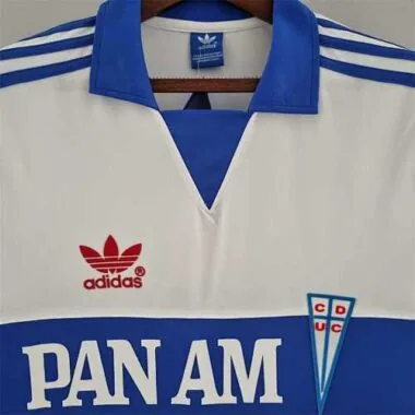 87 La Católica home
