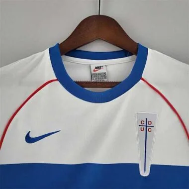 2002 La Católica home