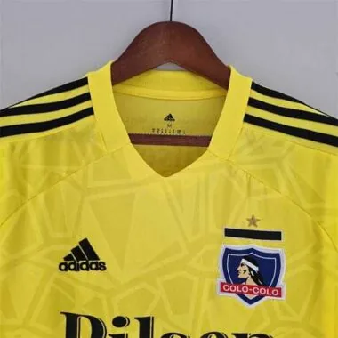 22-23 Colo-Colo yellow goalkeeper