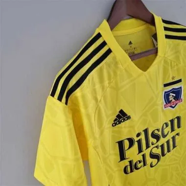 22-23 Colo-Colo yellow goalkeeper