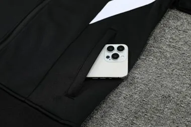 2025/26 Manchester United trainingskits trainingspakken Jacket voetbalshirt albumfoto 3