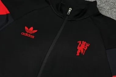 2025/26 Manchester United trainingskits trainingspakken Jacket voetbalshirt albumfoto 4