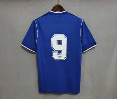 86-87: Camiseta azul de local del Everton