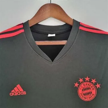 Fato de treino do Bayern 22-23, preto com rebordo vermelho