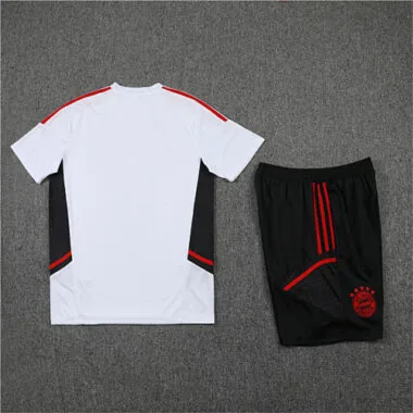 Equipamento de treino do Bayern 22-23, branco