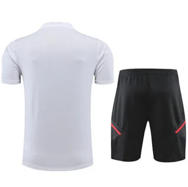 Equipamento de treino do Bayern 22-23, branco