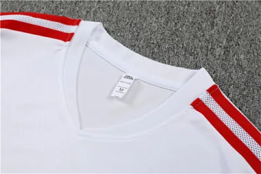 Equipamento de treino do Bayern 22-23, branco