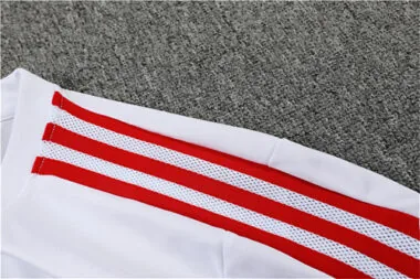 Equipamento de treino do Bayern 22-23, branco
