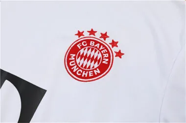 Equipamento de treino do Bayern 22-23, branco