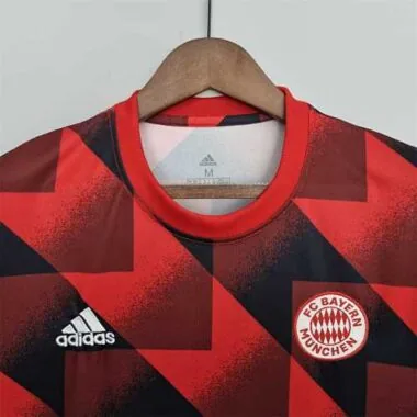 22-23 Bayern-trainingspak met rood geometrisch patroon