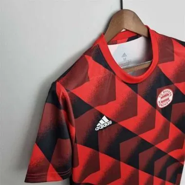 22-23 Bayern-trainingspak met rood geometrisch patroon