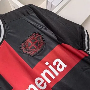 23-24 Thuistenue van Bayer 04 Leverkusen