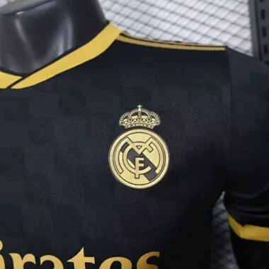 25-26 Player Real Madrid Black Gold Special Edition Kit Cheap Football Jersey Wholesale Yupoo