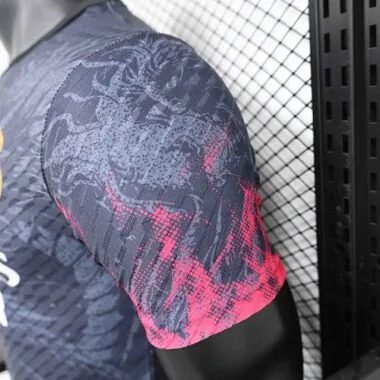 Camisa do Real Madrid «Red Dragon» Edição Especial, Versão de Jogador, 24-25