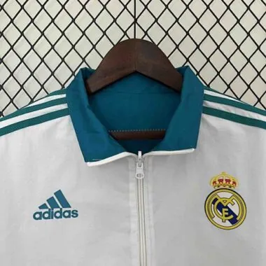 Chaqueta tipo gabardina reversible del Real Madrid 23-24, blanca y azul, con dos caras