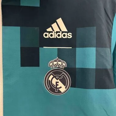 Chaqueta tipo gabardina reversible del Real Madrid 23-24, blanca y azul, con dos caras