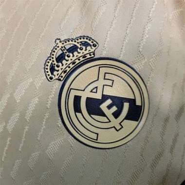 23-24 Real Madrid, versão com camisola amarela