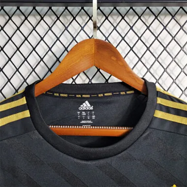 11-12 Real Madrid, maglia da trasferta nera a maniche lunghe