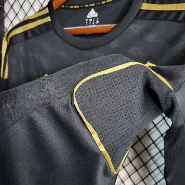 11-12 Real Madrid, maglia da trasferta nera a maniche lunghe