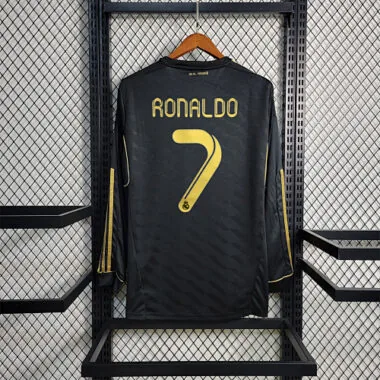 11-12 Real Madrid, maglia da trasferta nera a maniche lunghe