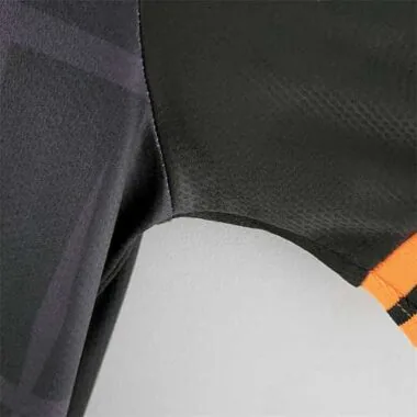 22-23 Valencia away