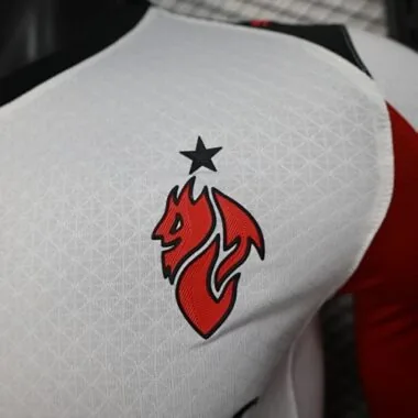25-26 Jogadores - Equipamento de Deslocamento do AC Milan, Manga Comprida, Tamanhos S-3XL - Camisolas de Futebol Baratas, Venda por Grosso na Yupoo