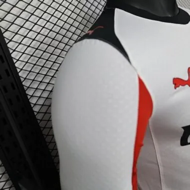 25-26 Jogadores - Equipamento de Deslocamento do AC Milan, Manga Comprida, Tamanhos S-3XL - Camisolas de Futebol Baratas, Venda por Grosso na Yupoo