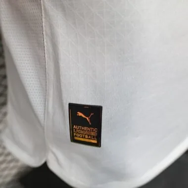 25-26 Jogadores - Equipamento de Deslocamento do AC Milan, Manga Comprida, Tamanhos S-3XL - Camisolas de Futebol Baratas, Venda por Grosso na Yupoo