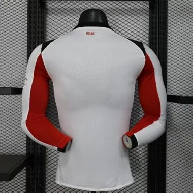 25-26 Jogadores - Equipamento de Deslocamento do AC Milan, Manga Comprida, Tamanhos S-3XL - Camisolas de Futebol Baratas, Venda por Grosso na Yupoo