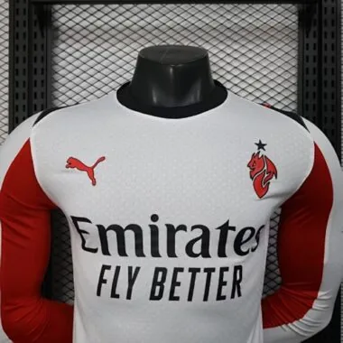 25-26 Jogadores - Equipamento de Deslocamento do AC Milan, Manga Comprida, Tamanhos S-3XL - Camisolas de Futebol Baratas, Venda por Grosso na Yupoo