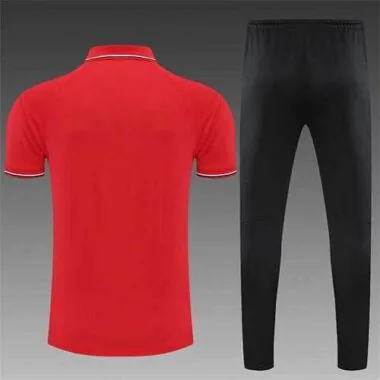 Polo do AC Milan com riscas vermelhas