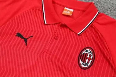 Polo do AC Milan com riscas vermelhas