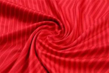 Polo do AC Milan com riscas vermelhas