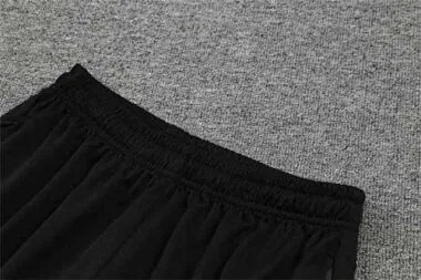 Polo do AC Milan com riscas vermelhas