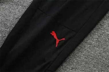 Polo do AC Milan com riscas vermelhas