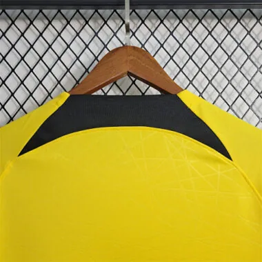 23-24 Equipamento de treino amarelo do PSG
