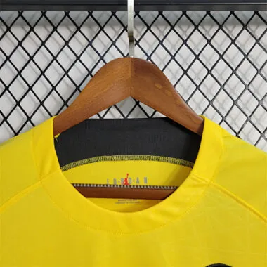 23-24 Equipamento de treino amarelo do PSG