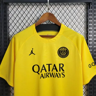 23-24 Equipamento de treino amarelo do PSG