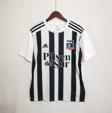 Rayas verticales blancas y negras del Colo Colo