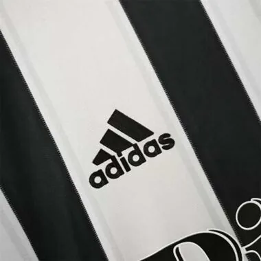 Colo Colo: strisce verticali bianche e nere