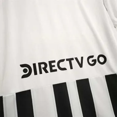 Colo Colo: strisce verticali bianche e nere