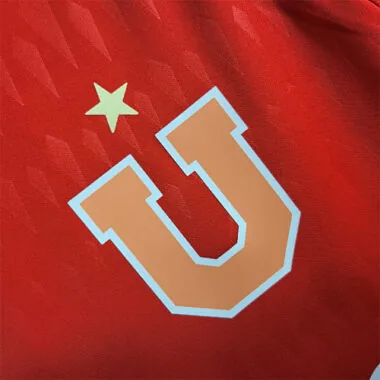 23–24 Universität Chile, roter Torwart