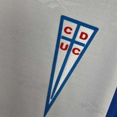 98 La Católica third away