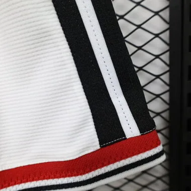 Pantalones cortos de local del Manchester United para 26-27 jugadores. Camisetas de fútbol baratas al por mayor en Yupoo