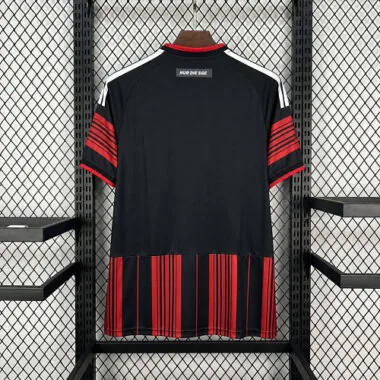 2026/27 Frankfurt domicile Kit maillot de football photo de l'album 3