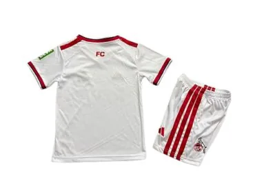 2026/27 FC Köln Kids thuis Kit voetbalshirt albumfoto 3
