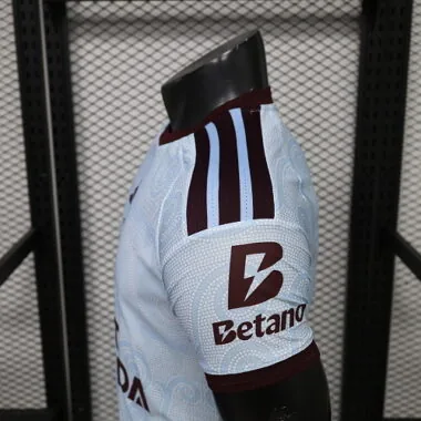 Equipación local del Aston Villa para los jugadores 26 y 27. Camiseta de fútbol barata al por mayor en Yupoo