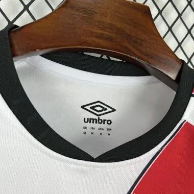 2026/27 Rayo Vallecano visitante Kit camiseta de fútbol foto del álbum 3