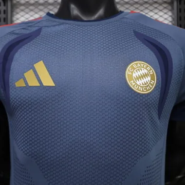 2026/27 Player FC Bayern kit da allenamento maglia da calcio foto dell'album 3